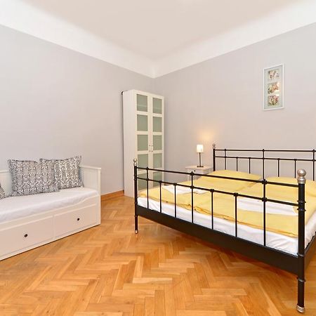 Historic Centre Apartments IV Prag Zimmer foto
